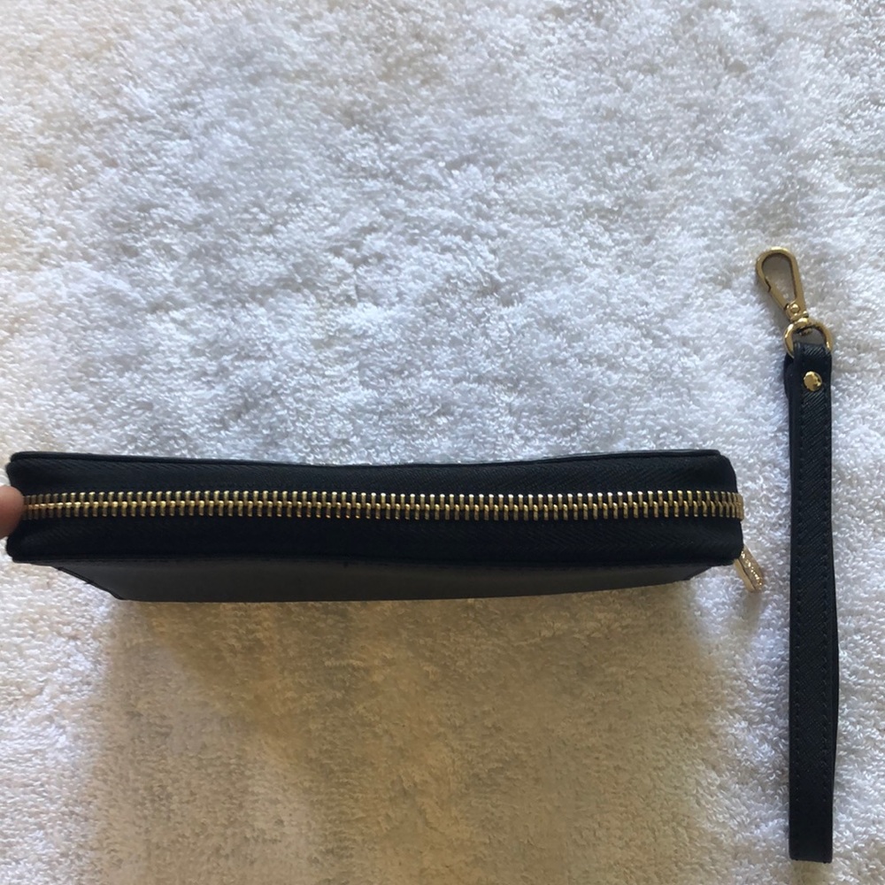 Micheal Kors wallet. - Picture 5 of 5